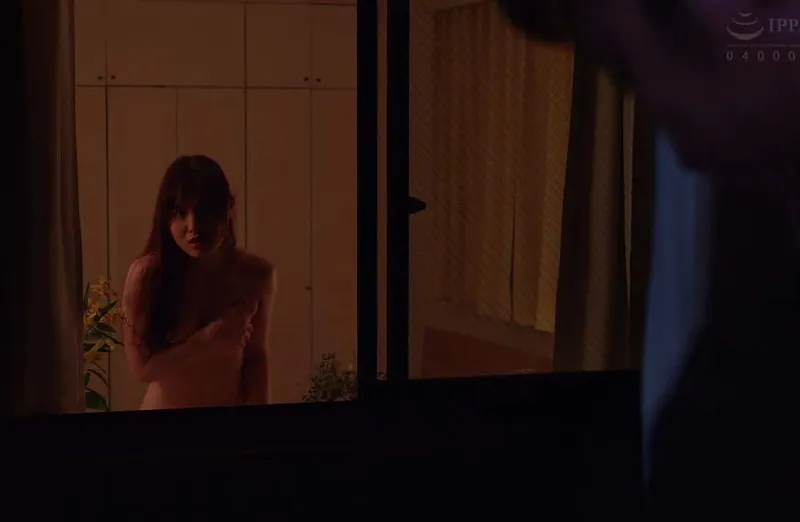 Em hotgirl cạnh nhà Anh xã Gã chồng nhà cạnh bên thường xuyên thay đồ ở ngay cửa sổ