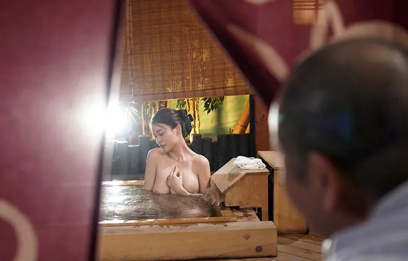 Vợ sắp cưới của con trai bị bố anh xã nhìn trộm khi đang tắm rồi nắc đến mang thai