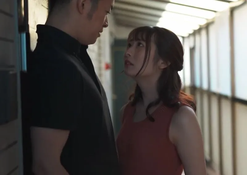 Bà xã mang thai, tôi bị cuốn hút bởi cô vợ gần nhà thường ở nhà một mình